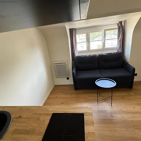 Comfortable 16 M Nest In Apartment